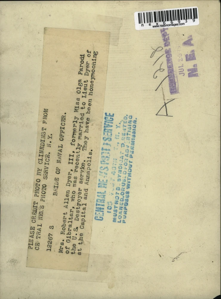 Press Photo Mrs Robert Dyer III marries Lt Dyer of US Destroyer - Image 2