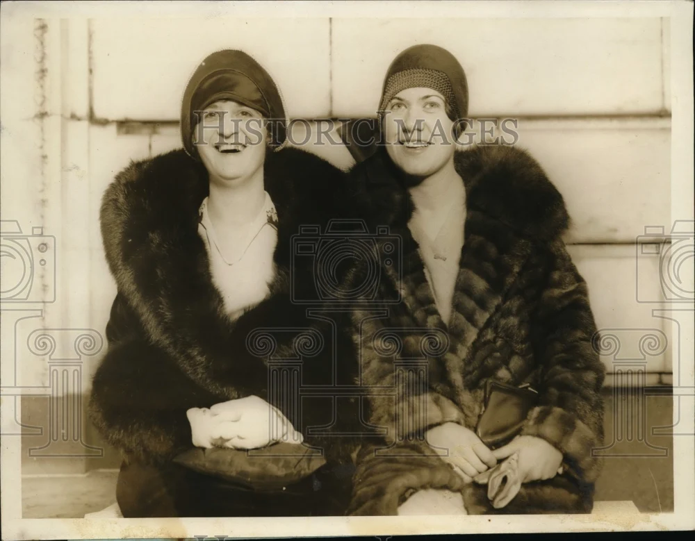 1928 Press Photo Wash DC Mrs Madhe Callard, Ailene Loveland at Senate offices