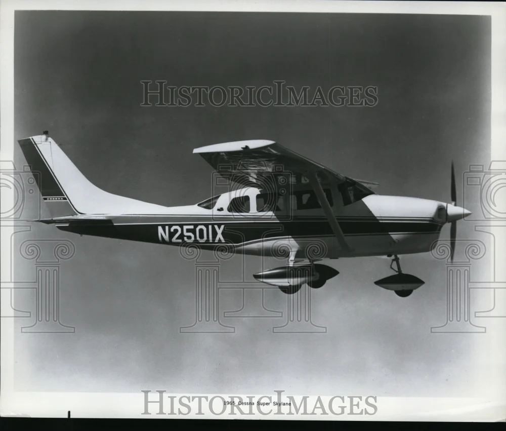 1965 Press Photo A Cessna Super Skylane plane in flight