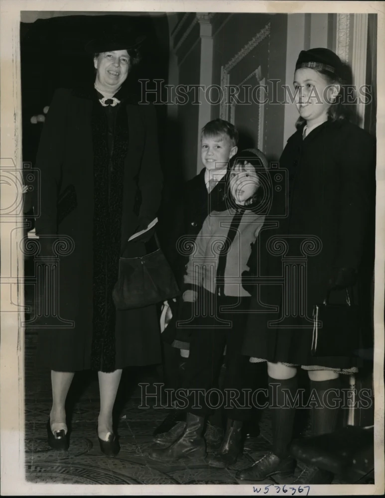 1940 Press Photo Wash DC Mrs Franklin D Roosevelt Diana Hopkins