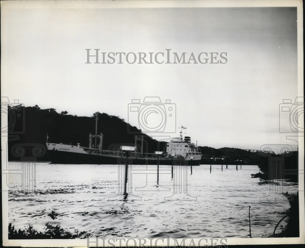 1964 Press Photo SS Skycrest Clears Miraflores Locks on Panama Canal