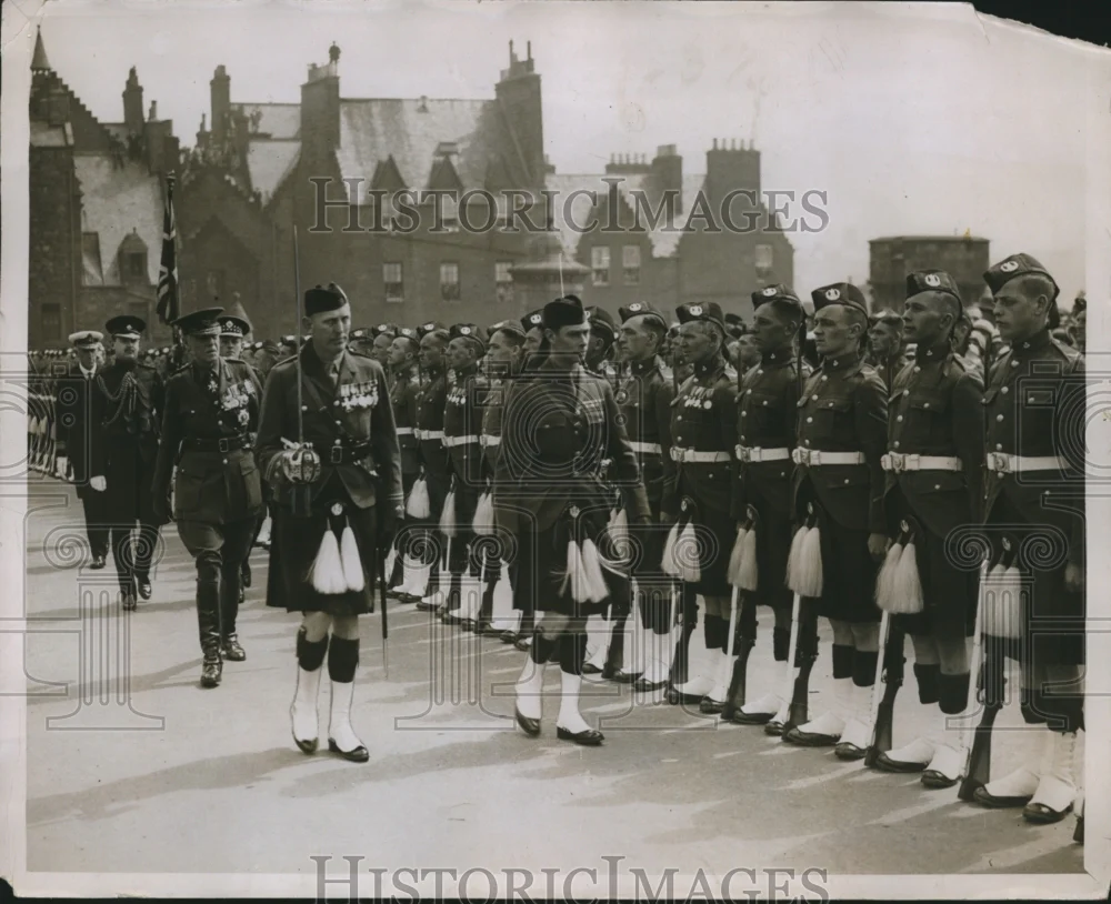 1936 Press Photo Duke of York Inspecting the Guard of Honor of Cameron Highlande