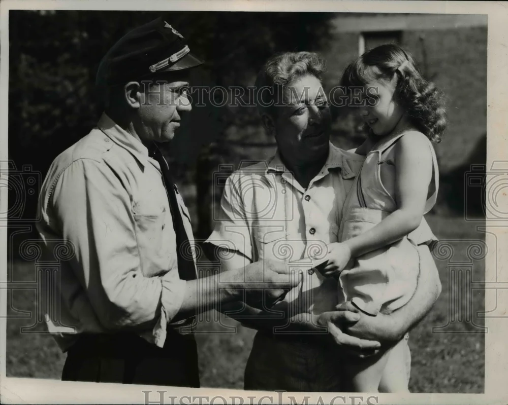 1948 Press Photo Police Chief Ed Wisnieski & Mayor Howard Selig of Indepedence