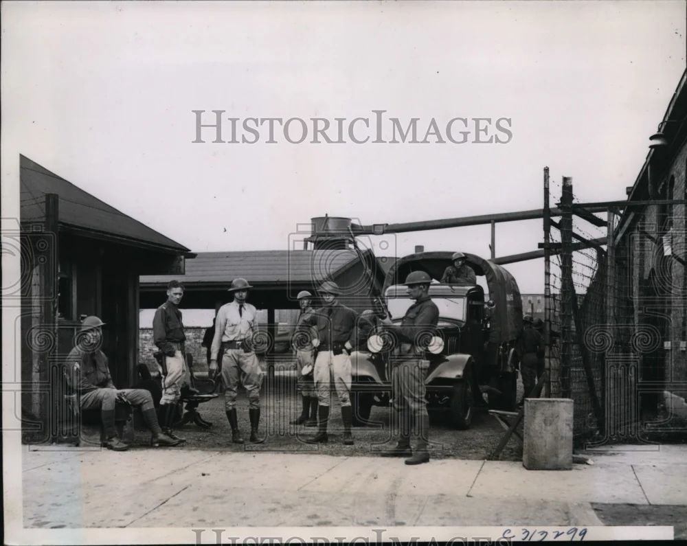 1935 Press Photo Strike in Terre Haute Indiana Troopers Guard Plant Entrance