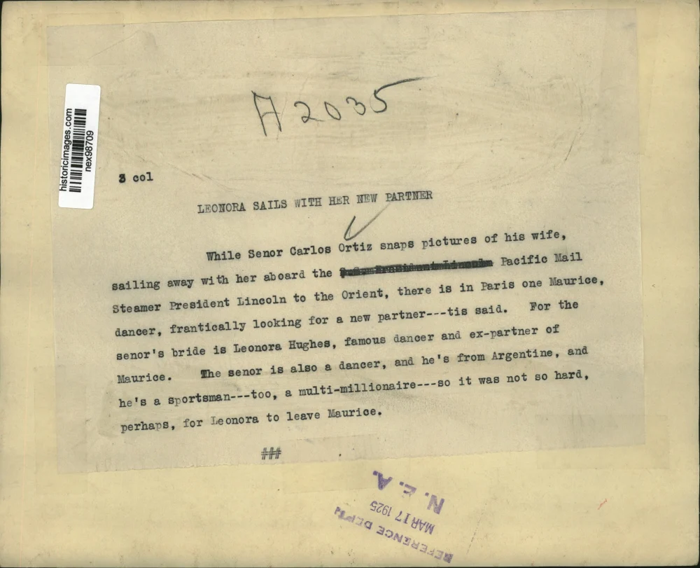 1925 Press Photo Senor Carlos Ortiz Snaps Picture of Wife Aboard Pres Lincoln - Image 2
