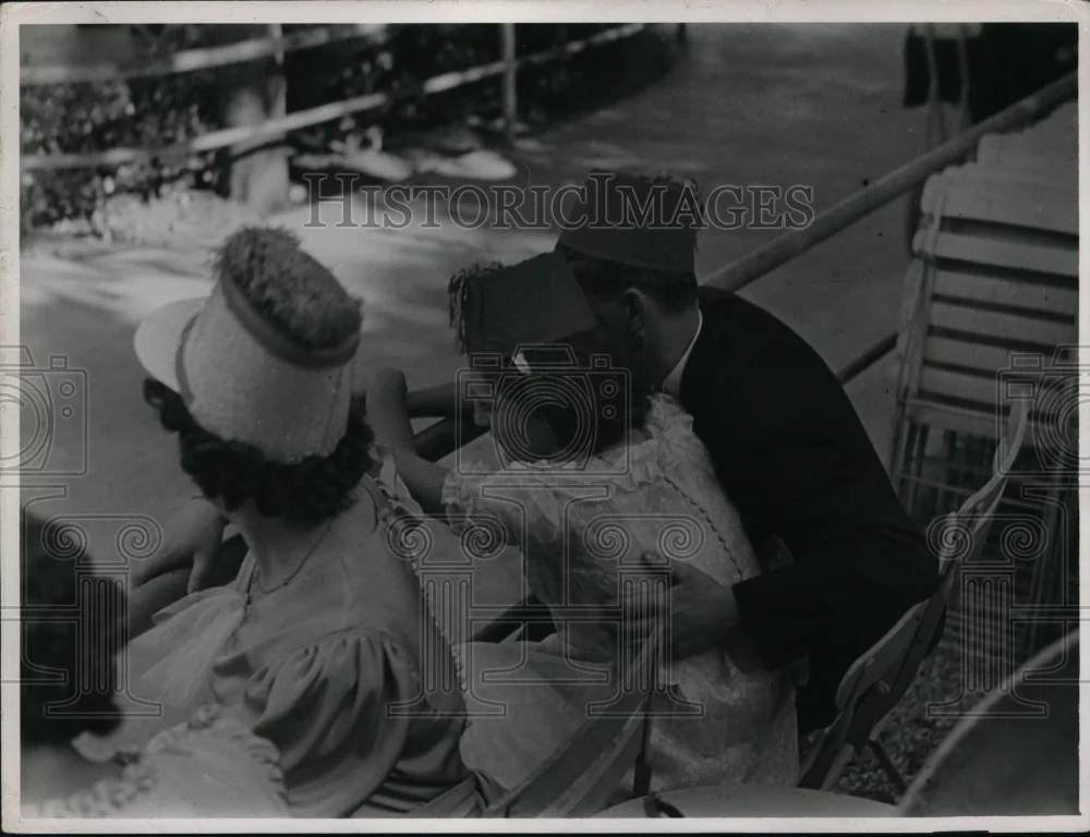 1939 Press Photo Wedding at Robinson in Paris France