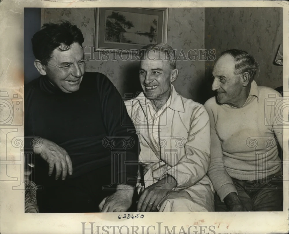 1942 Press Photo Tanker Pan-Massachusetts Submarine Torpedo Survivors