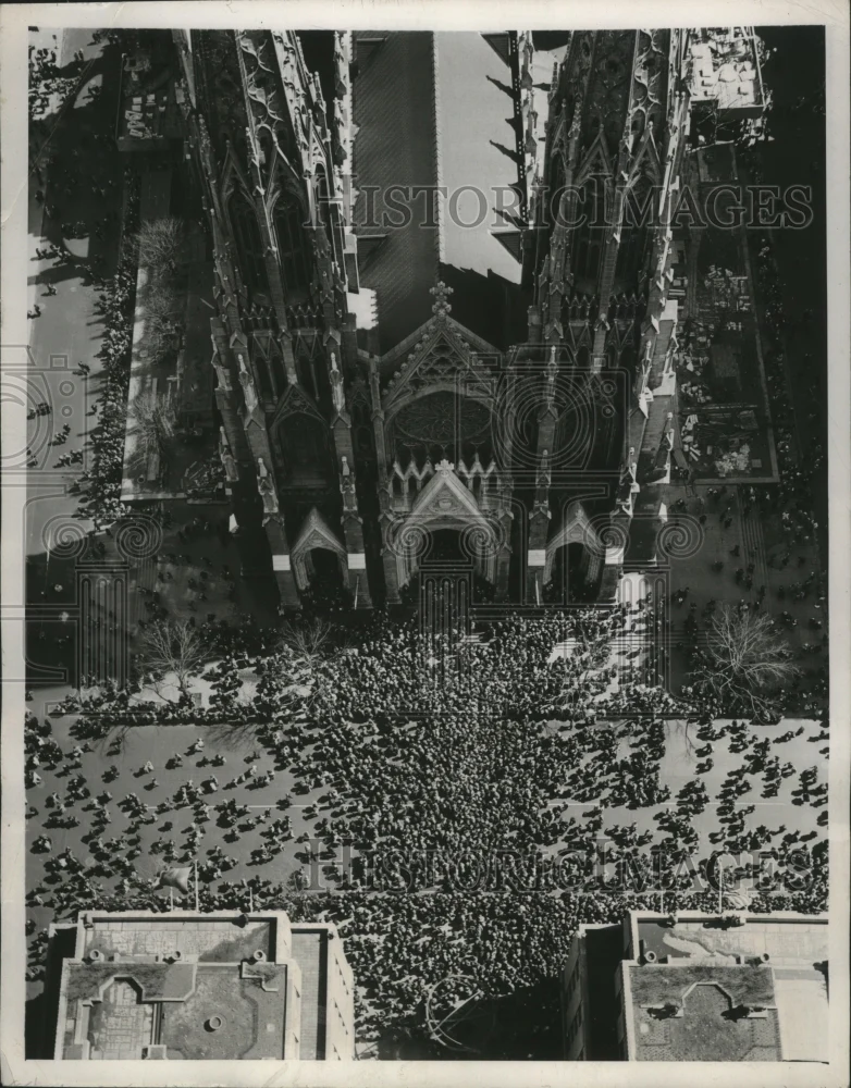 1947 Press Photo St Patrick's Cathedral Aerial View on Easter Sunday, New York