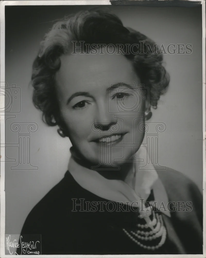 1958 Press Photo Mrs Eugustine Bowe President of Lower North Center Board