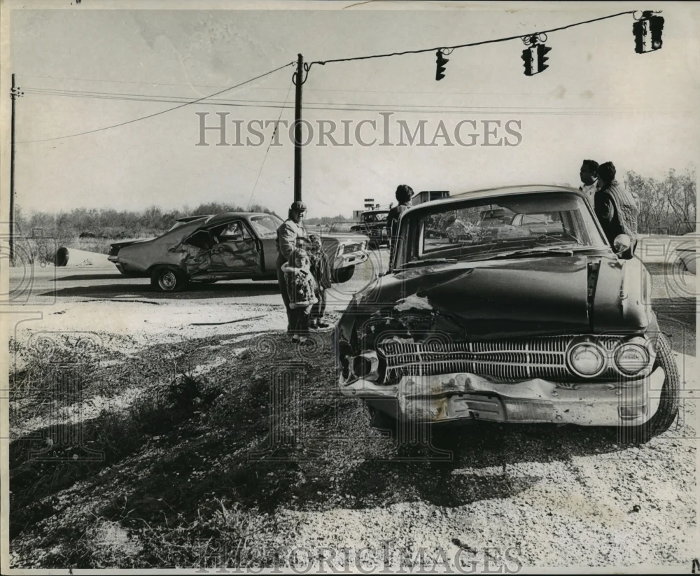 1969 Press Photo Two car collision on Interstate 10 at Read Road