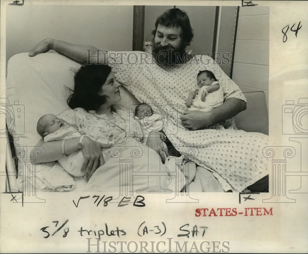 1977 Press Photo Carolyn and Karlton Allsup with their newborn triplets