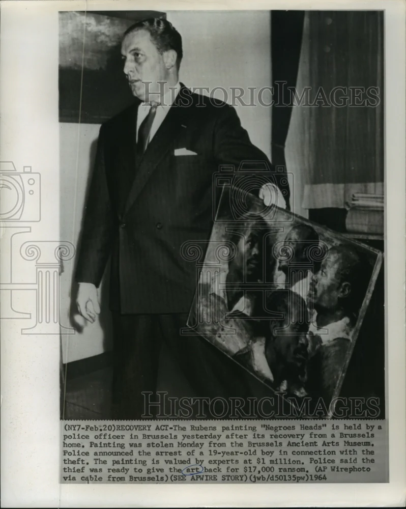 1964 Press Photo Police Officer with Brussels Ancient Arts Museum Painting
