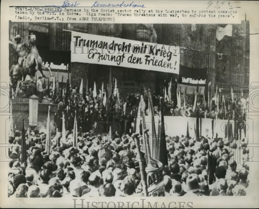 1950 Press Photo Soviet Sector Germans Rally at Lustgarten for Korea Protest