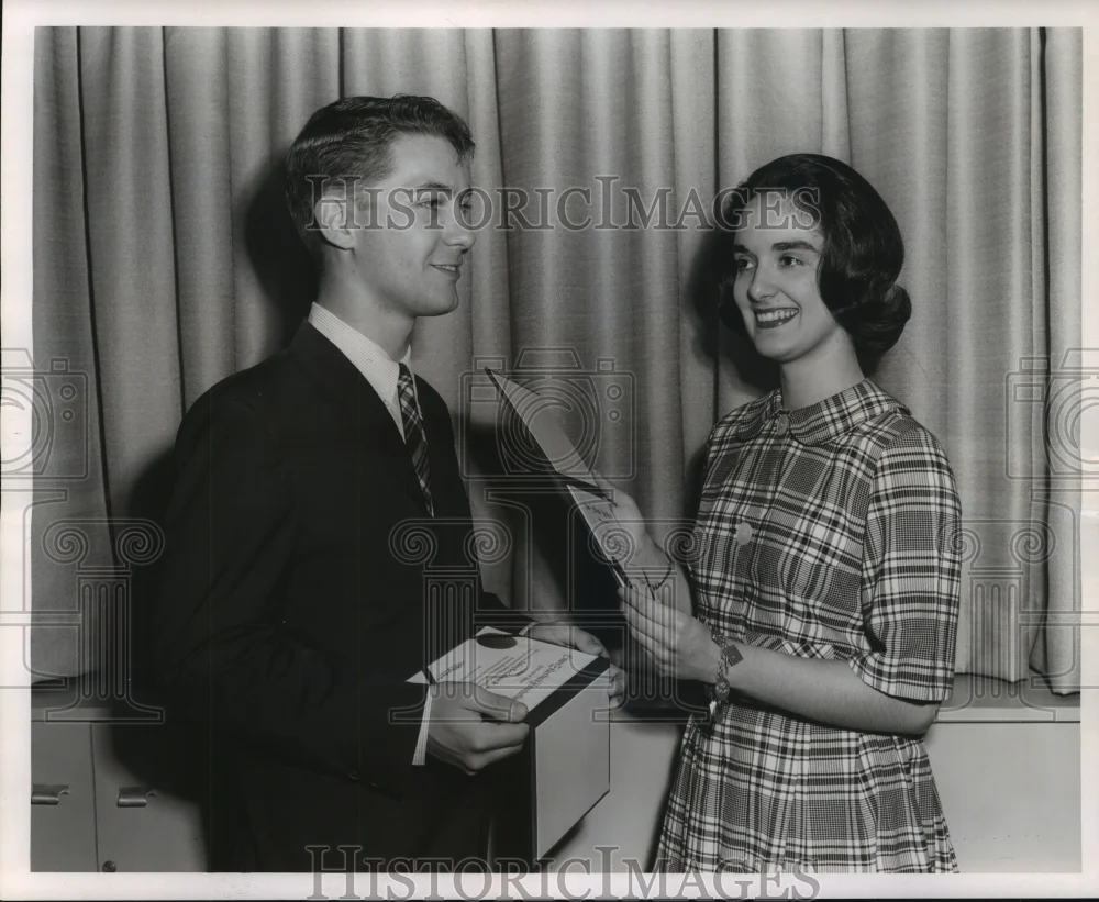 1963 Press Photo Aubrey Lee Coleman, Junior and Sandra Louise Garner with Awards