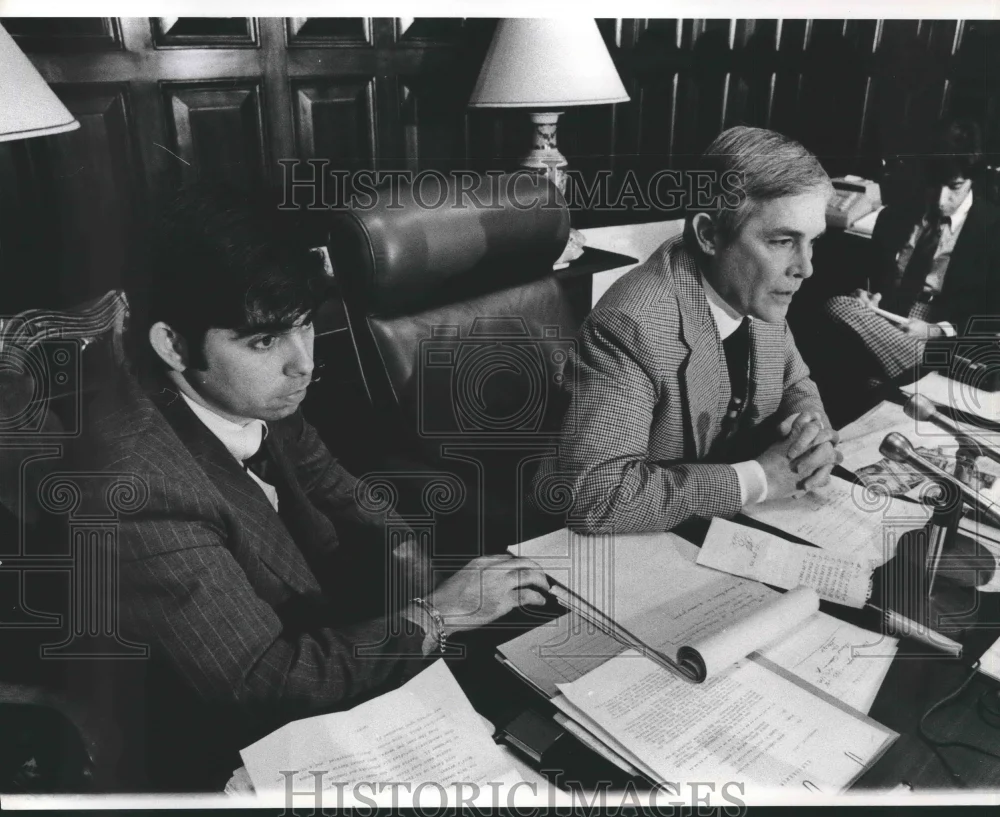1975 Press Photo Harry Connick with Others at Meeting - noa72247