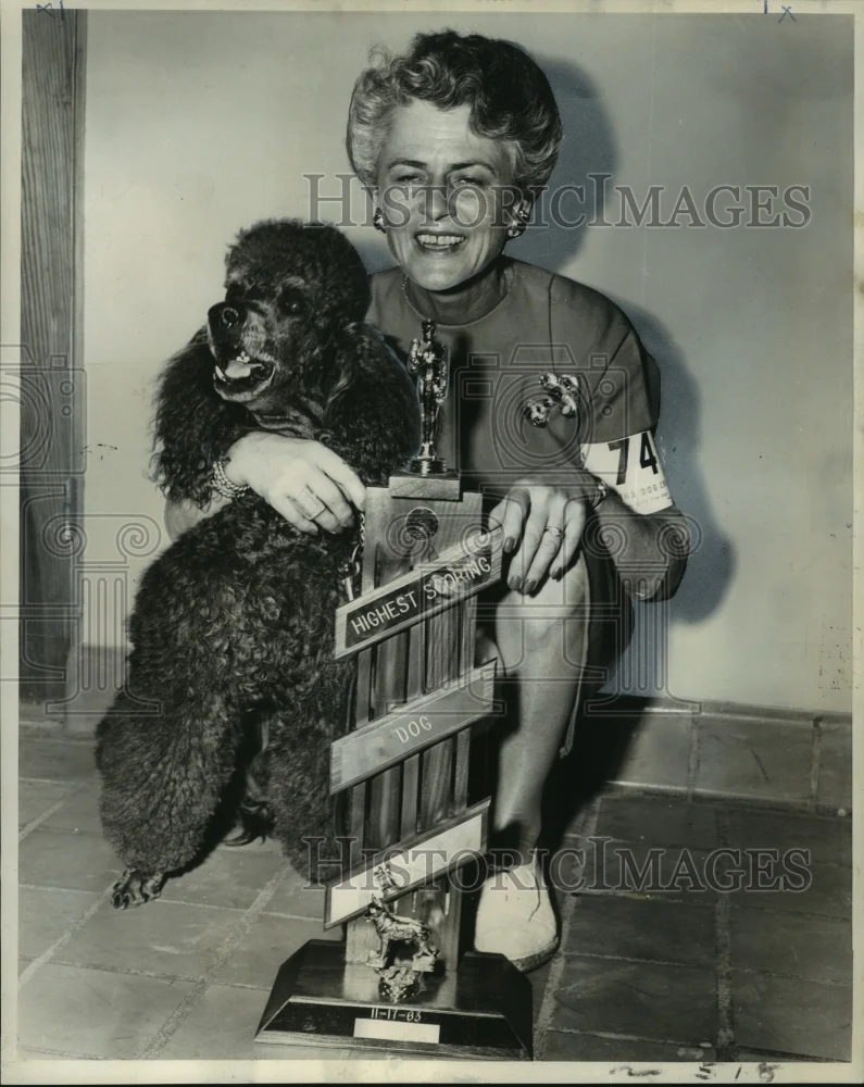 1963 Press Photo Mrs. Matucha & winning poodle, Courturiere, in obedience trial.