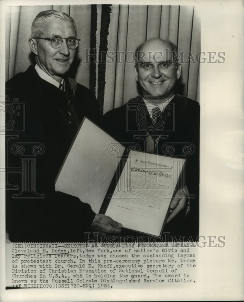 1954 Press Photo Cleveland E. Dodge receives award from Dr. Gerald Knoff.