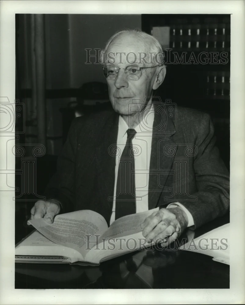 1957 Press Photo Judge Frank Echezabal - noa95254