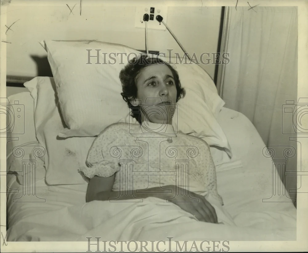 1959 Press Photo Sheriff Nell Ena Dominique of Assumption Parish at the hospital