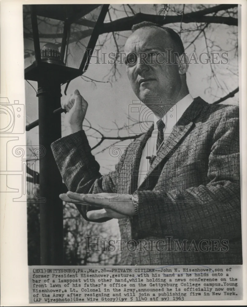 1963 Press Photo John E. Eisenhower officially out of the Army after resigning