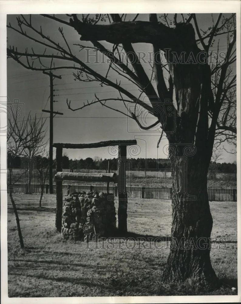 1966 Press Photo Rock and mortar well at Fort Jesup. - nob09052
