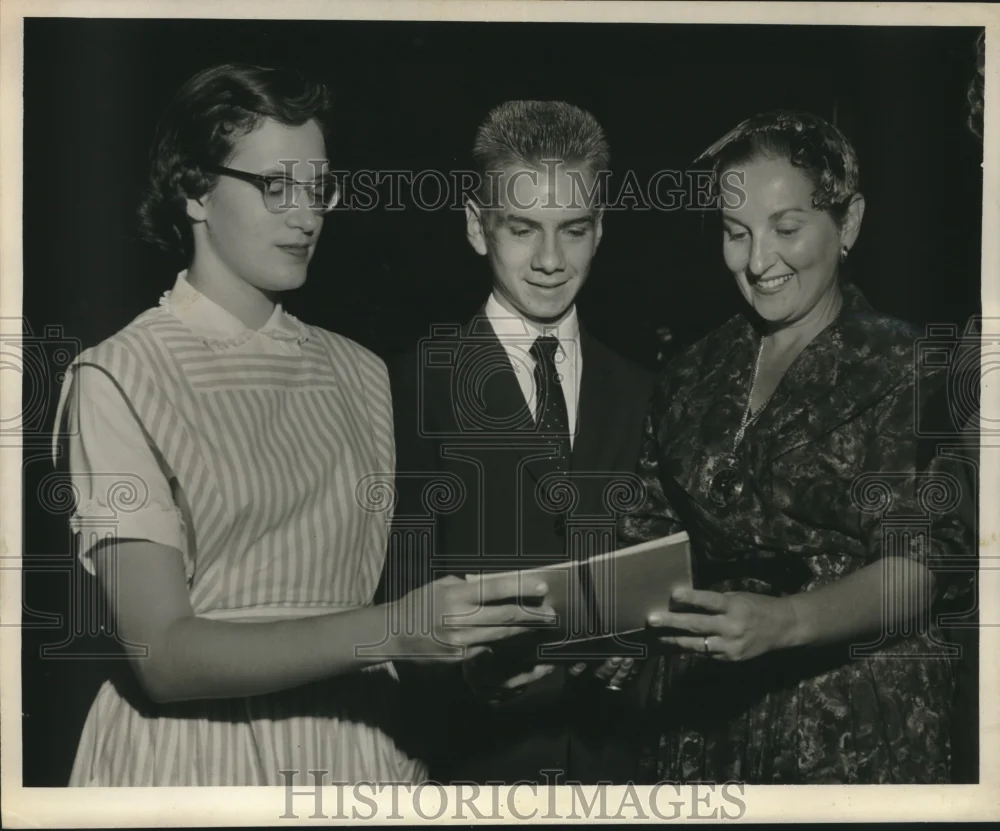 1959 Press Photo Ann Thomas, Henry Clay and Terry Flettrich at City Hall