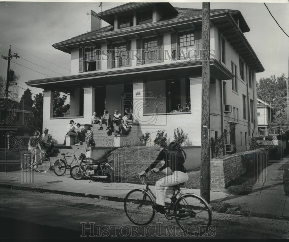 1974 Press Photo Sigma Alpha Epsilon's spacious Broadway house - nob12866