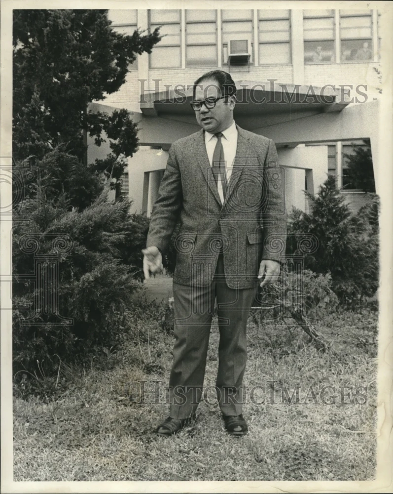 1970 Press Photo Assistant Principal James R. Galendez, West Jefferson High