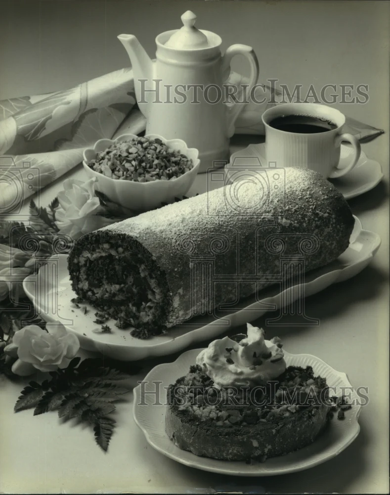 1984 Press Photo Easy Chocolate Almond Roll- Recipe - nob16027