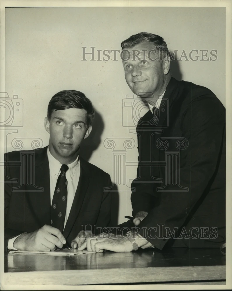 1968 Press Photo Jesuit's Wayne Garrett & Coach Ralp Pederson, Tulane's Athletic