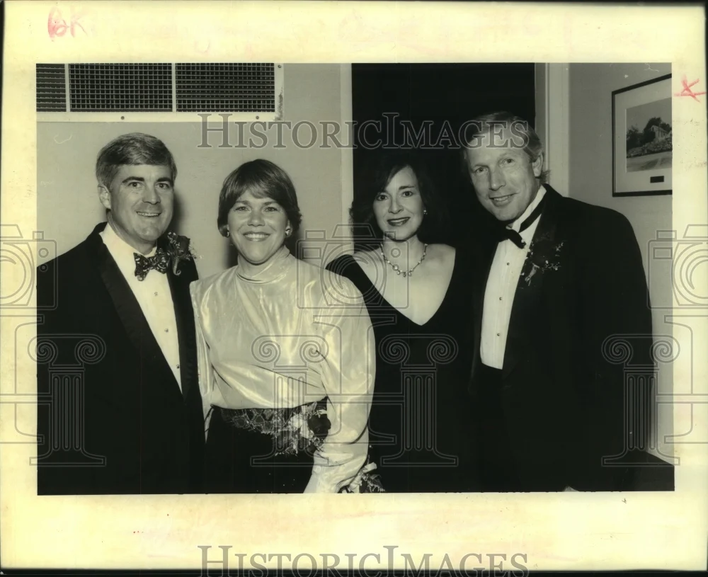 1994 Press Photo Attendees of a Lawn and Tennis Club event. - nob16613