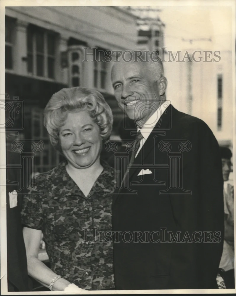 1964 Press Photo Gibson Co. president C.J. Gibson Jr. & wife at Roosevelt Hotel
