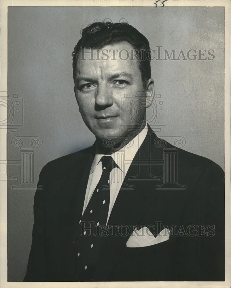 1952 Press Photo Boyd Helm, city sales manager Falstaff Brewing Company