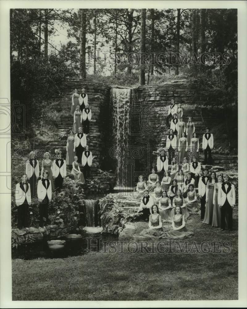 1975 Press Photo Centenary Choir at Hodges Gardens - nob39442