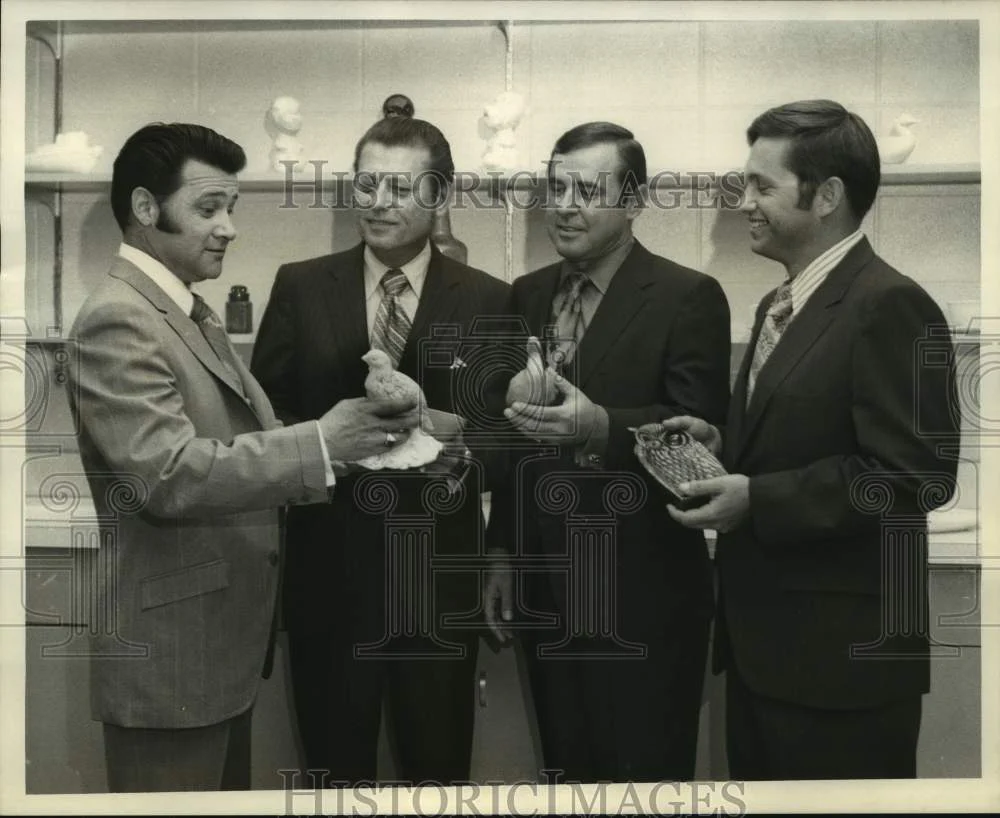 1971 Press Photo Samuel Howe Special School officials look at ceramics