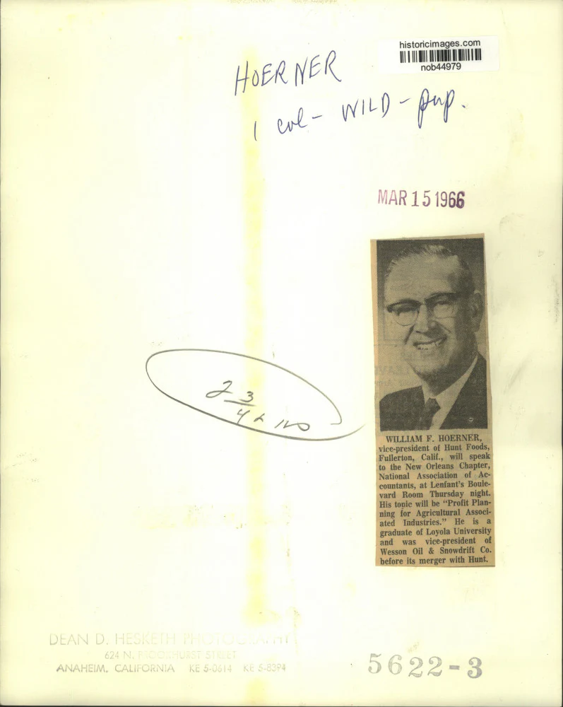 1966 Press Photo William F. Hoerner, vice-president of Hunt Foods in Fullerton - Image 2