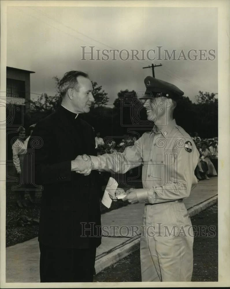 1959 Press Photo Rev. Patrick Donnelly, S.J. & Kenneth Leahy at Loyola Awards