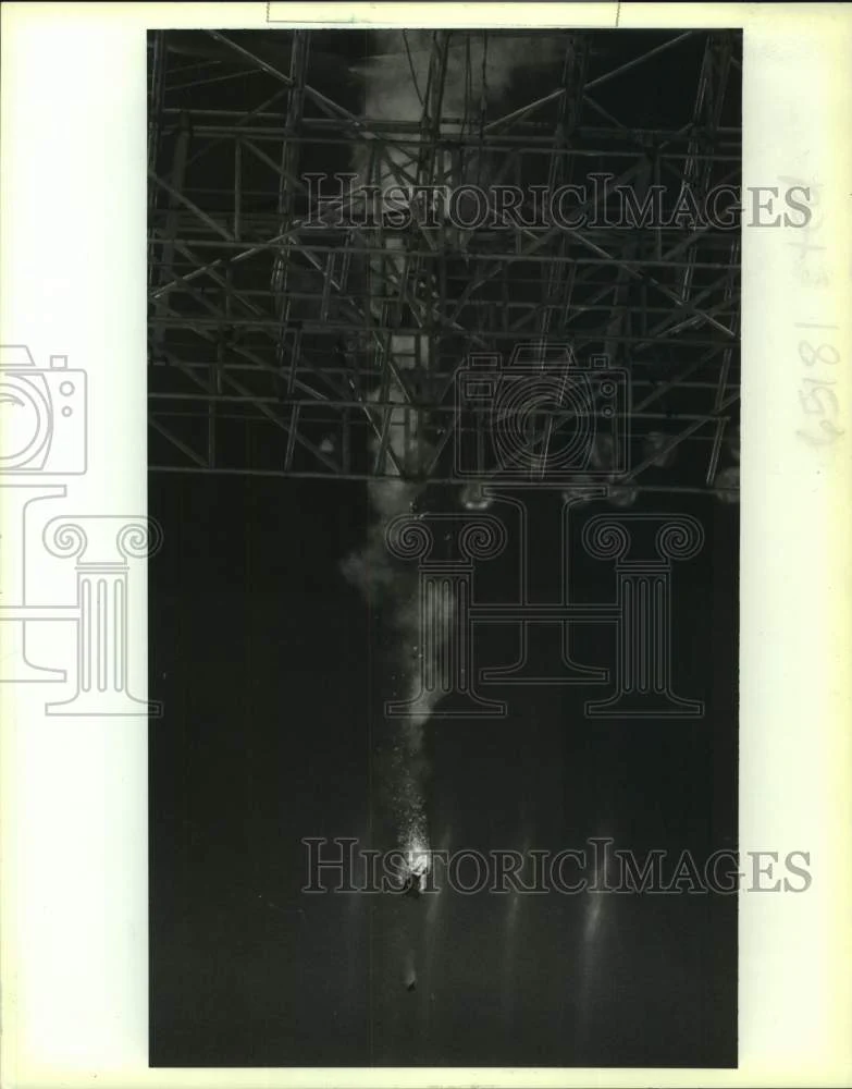 1991 Press Photo Fire falling from rafters at Louisiana Superdome halftime show.