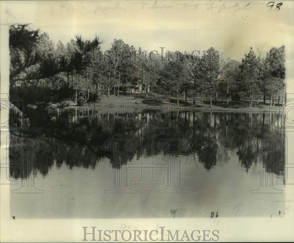 1976 Press Photo Peaceful Lakeshore At Paul B. Jackson State Park, Mississippi