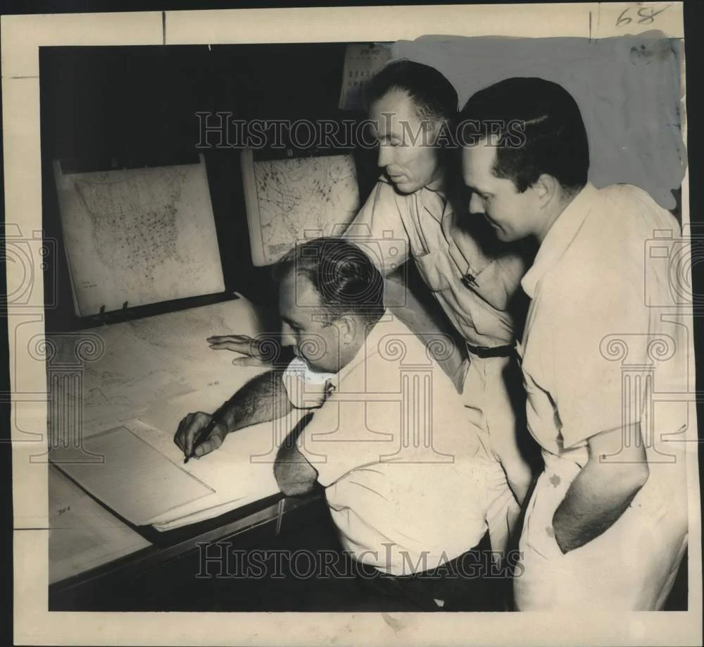 1957 Press Photo Top Weather Forecasters Watch For Hurricanes, New Orleans