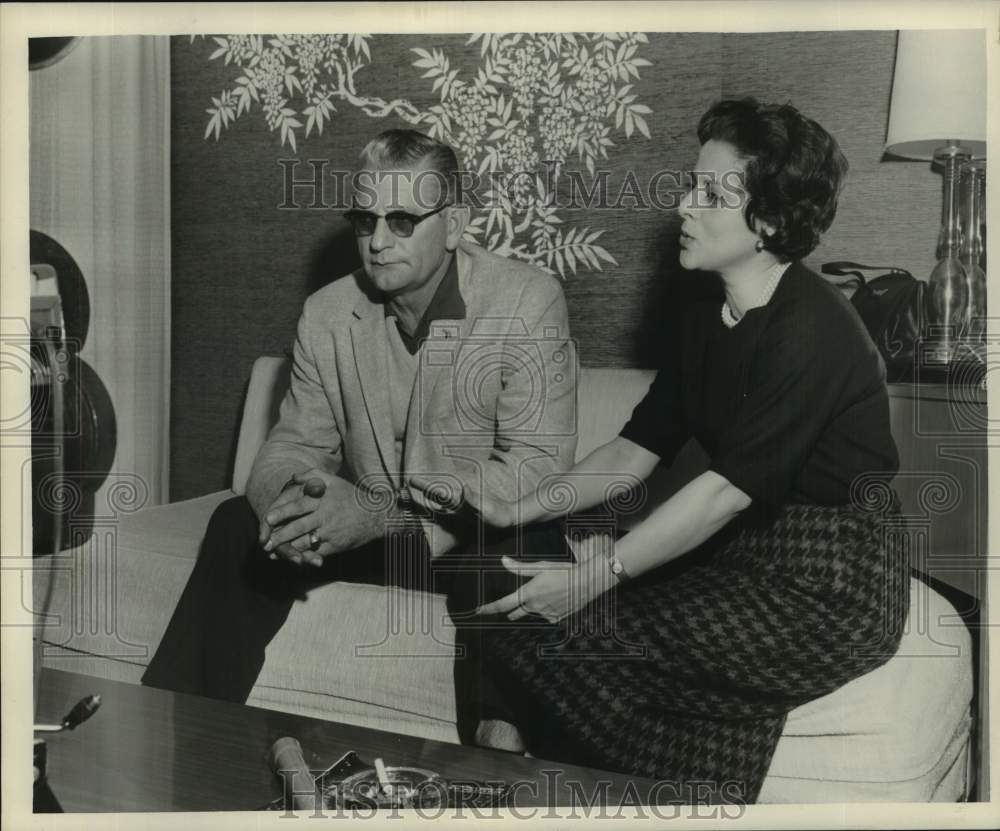 1961 Press Photo Señora Martha Lopez Menendez And Unidentified Man - nob88929