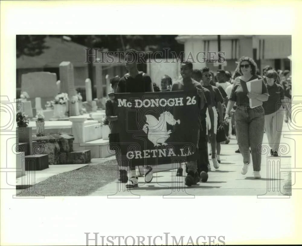 1993 Press Photo Procession Of Students Walk To Former Grave Of John McDonogh