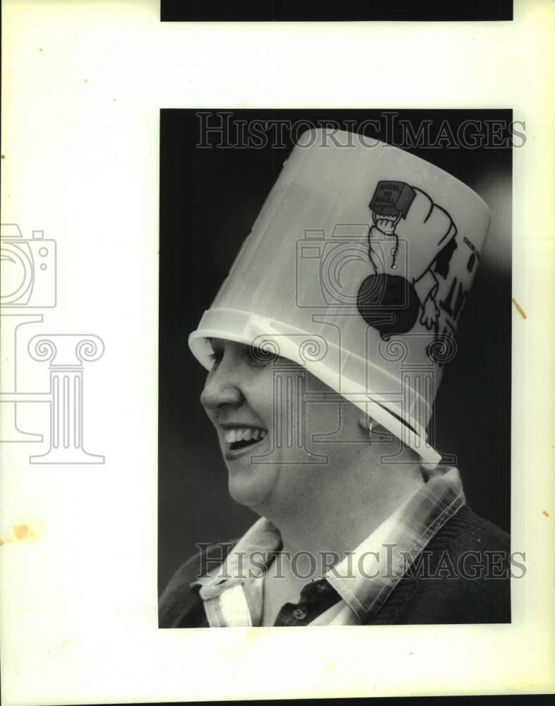 1992 Press Photo Cathy Moser wears a plastic bucket during snowball fights