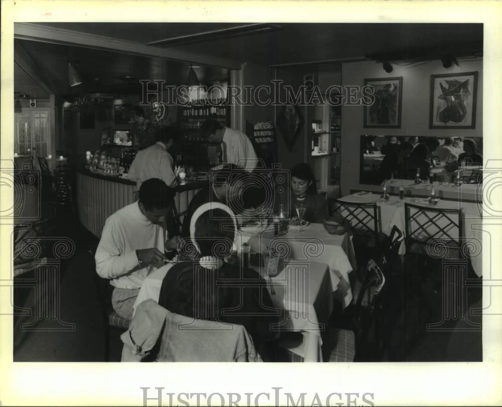 1990 Press Photo Inside the Mystert Street Cafe - nob90056