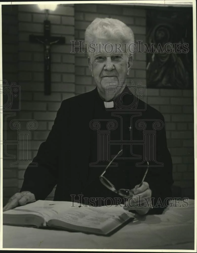1966 Press Photo Father Lawrence O'Neill of Holy Name of Jesus School