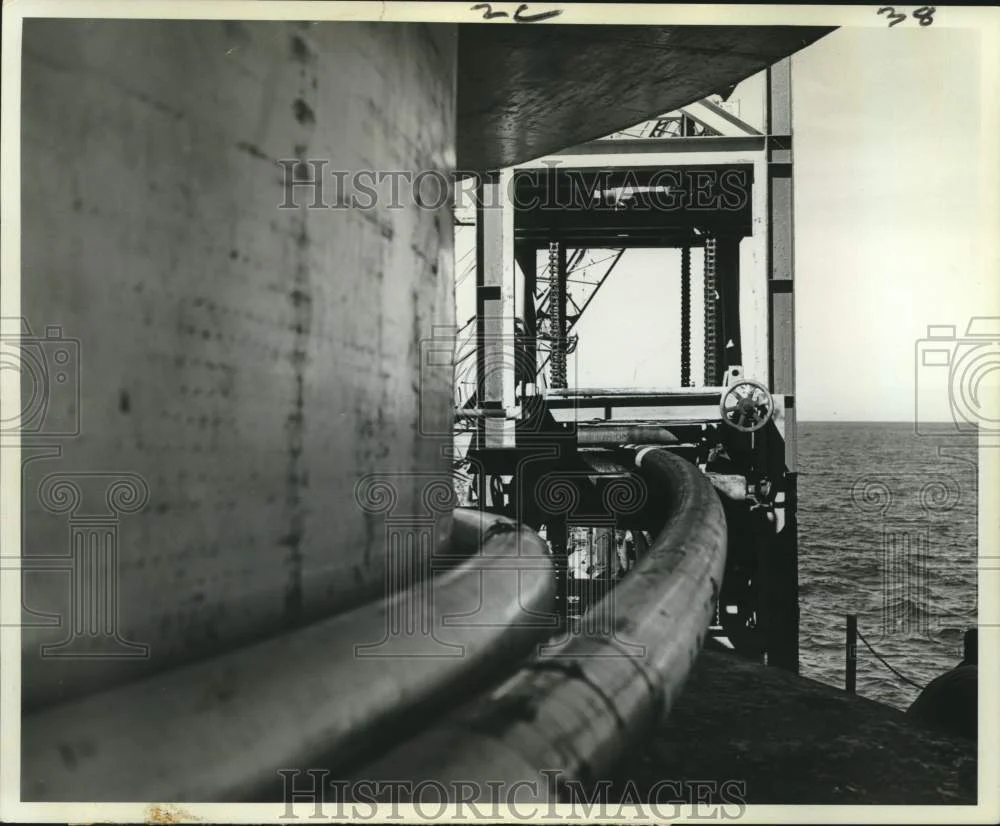 1964 Press Photo Offshore drilling pipe being unspooled, Gulf of Mexico