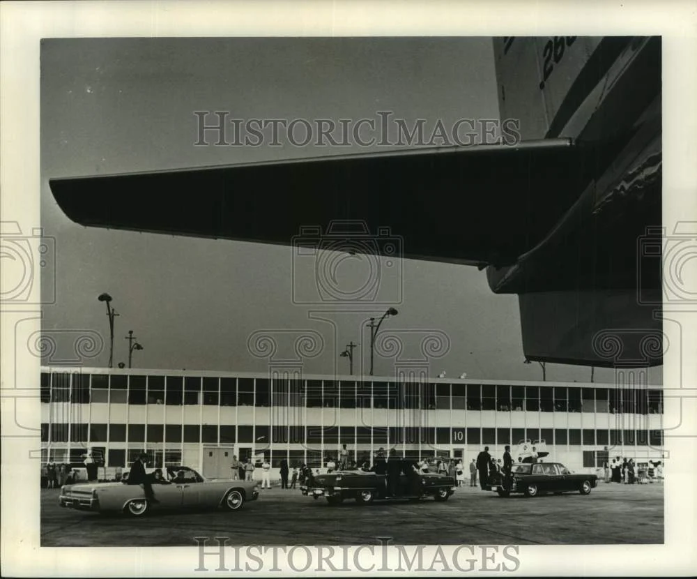1964 Press Photo New Orleans Police Strike - Cars at Police Headquarters
