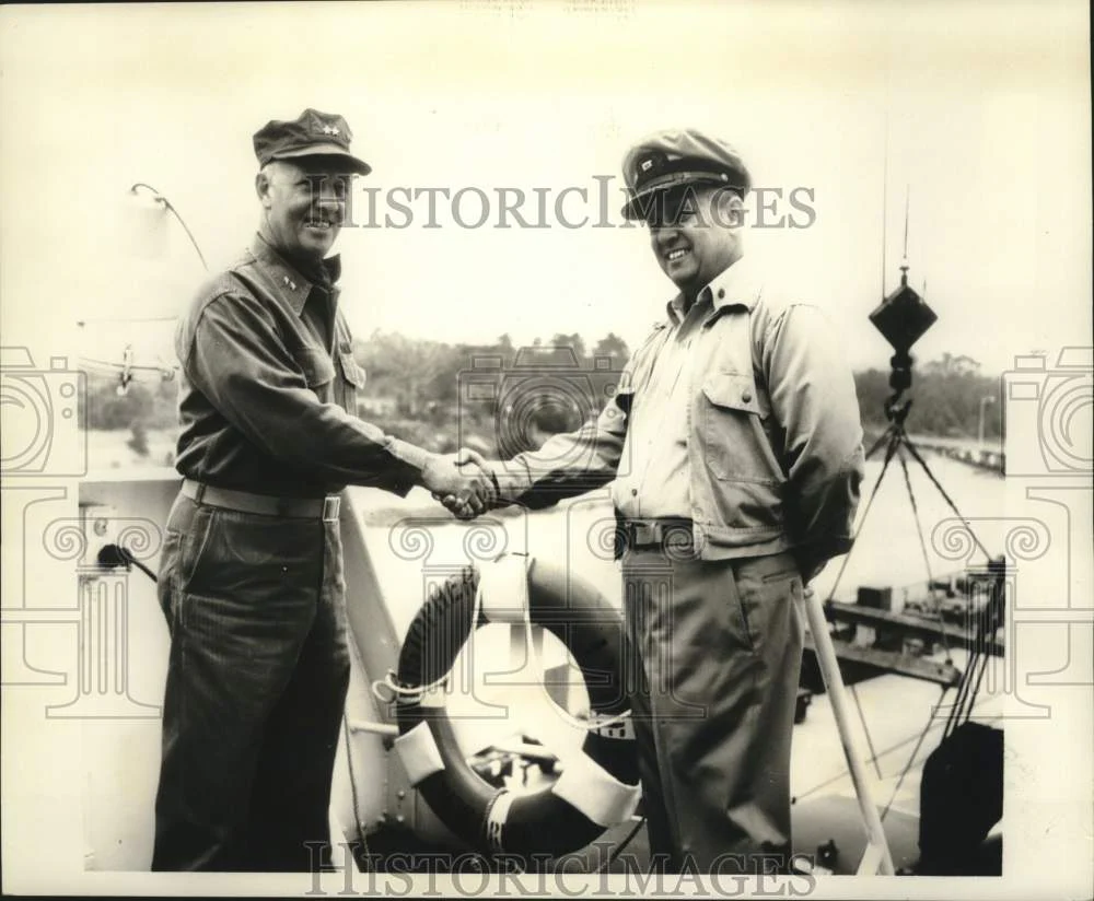 1964 Press Photo Captain George F. Price and Major General A.L. Bowser on Ship