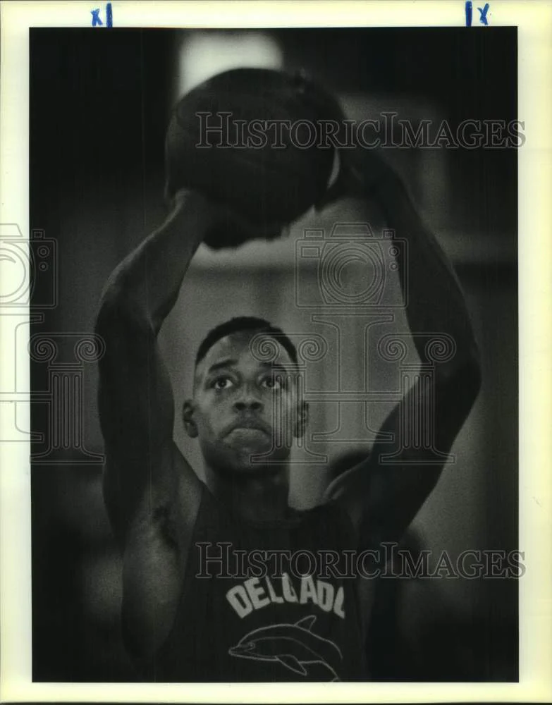 1990 Press Photo Delgado Basketball's Marcus Stanfill Practices Shooting