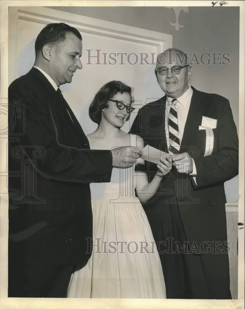1959 Press Photo Norma Jane Nice Gets Award From Chamber of Commerce Council